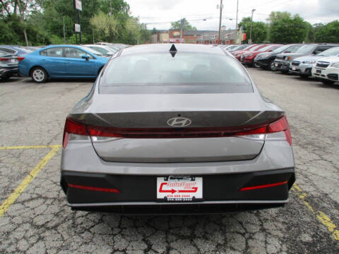 2024 Hyundai Elantra SE
