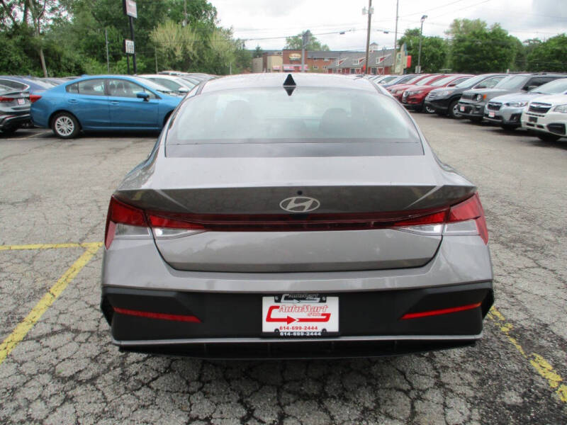 2024 Hyundai Elantra SE