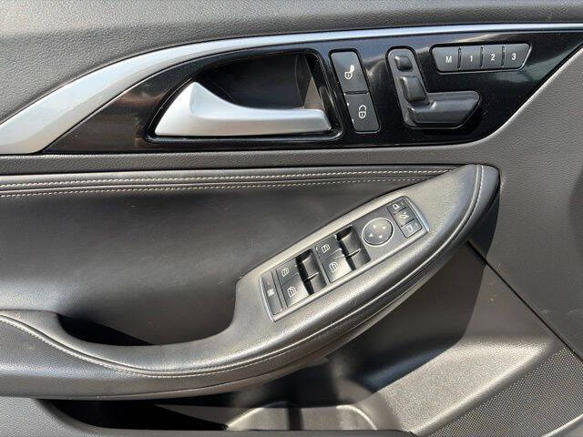 2017 Infiniti QX30 Premium