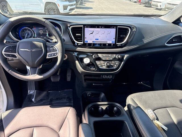 2025 Chrysler Pacifica Select
