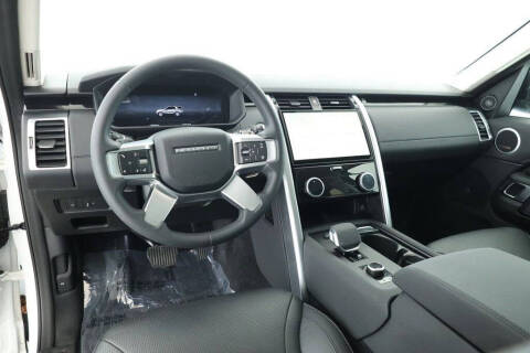 2024 Land Rover Discovery P300 S