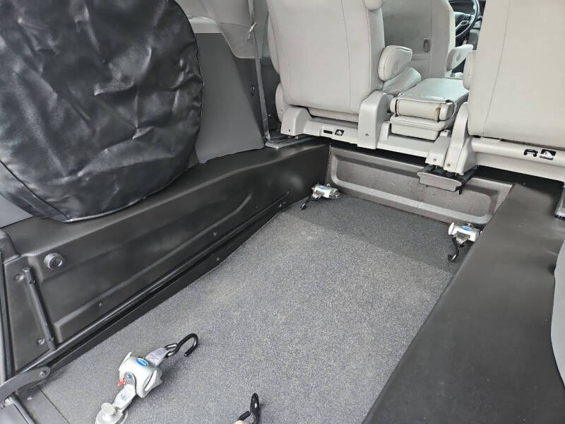 2020 Toyota Sienna LE Mobility 7-Passenger