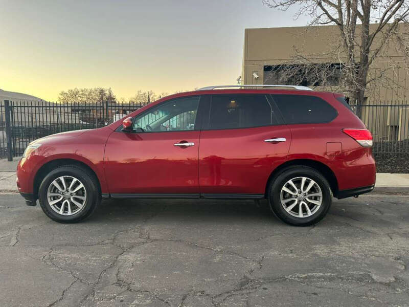 2016 Nissan Pathfinder SV