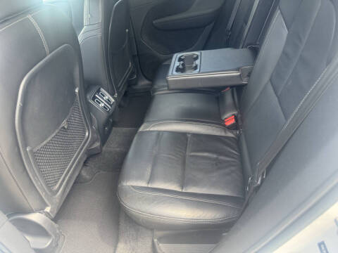 2023 Volvo XC40 B5 Plus Dark Theme