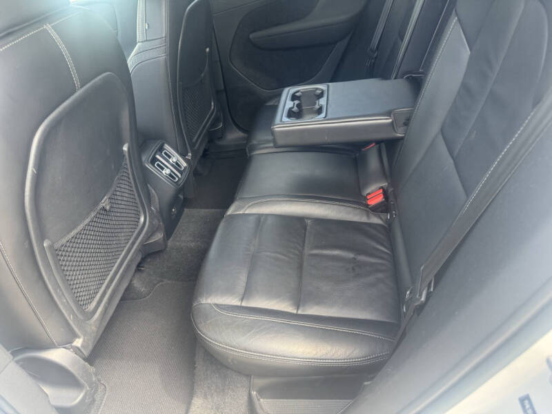 2023 Volvo XC40 B5 Plus Dark Theme