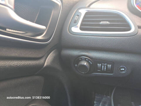 2017 Chrysler 200 LX