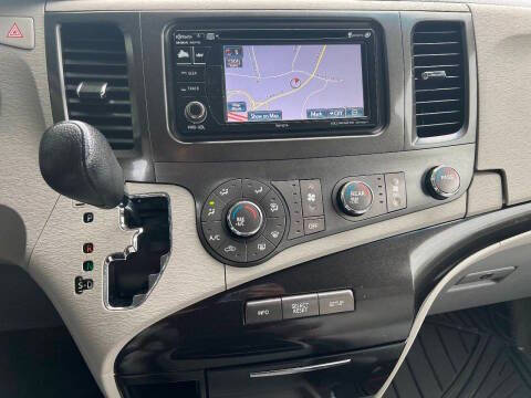 2012 Toyota Sienna LE 7-Passenger