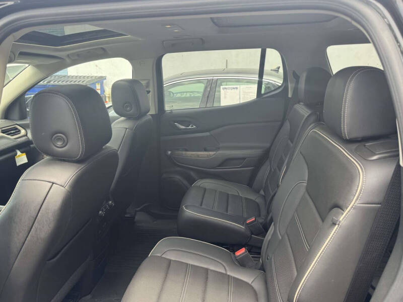 2023 GMC Acadia Denali