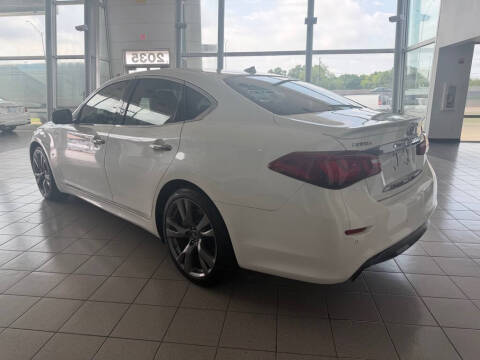 2016 Infiniti Q70 3.7