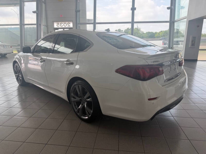 2016 Infiniti Q70 3.7