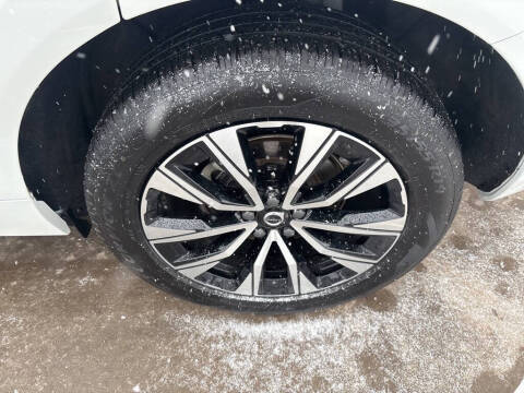 2025 Volvo XC60 B5 Plus Dark Theme