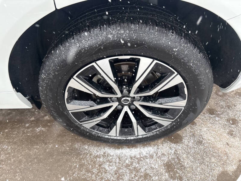 2025 Volvo XC60 B5 Plus Dark Theme