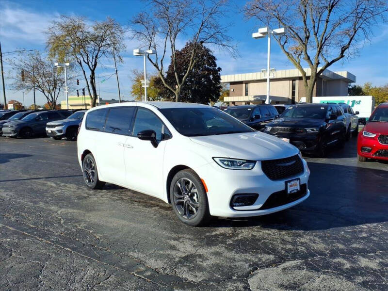 2026 Chrysler Pacifica Select