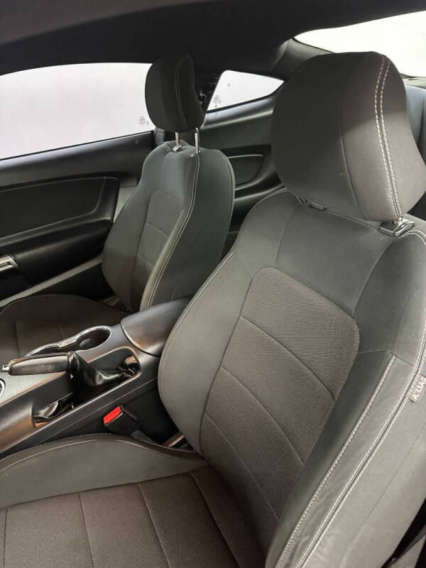 2015 Ford Mustang V6