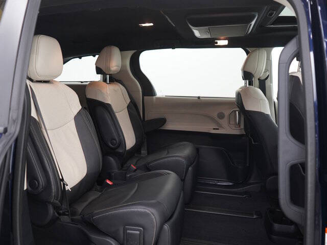 2025 Toyota Sienna Limited 7-Passenger