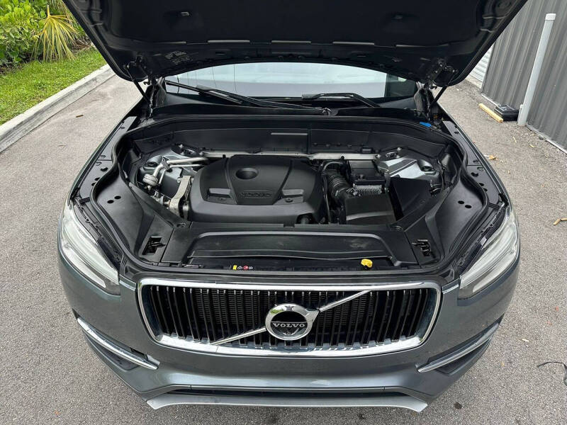 2017 Volvo XC90 T6 Momentum