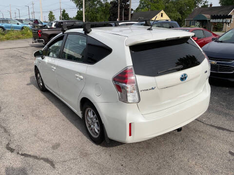 2015 Toyota Prius v Two
