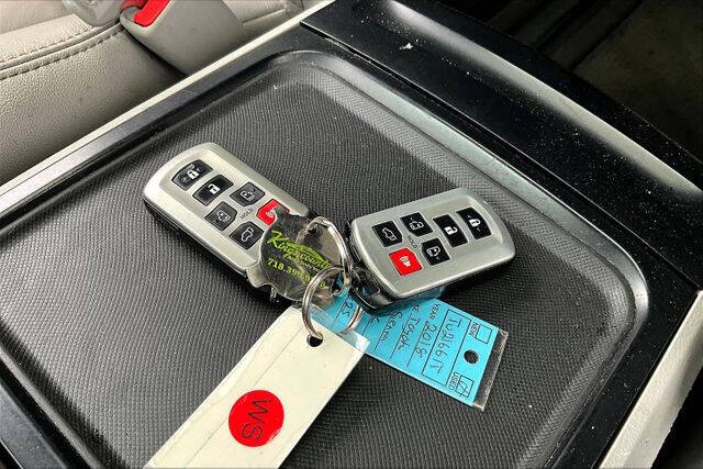 2018 Toyota Sienna XLE 7-Passenger Auto Access Seat