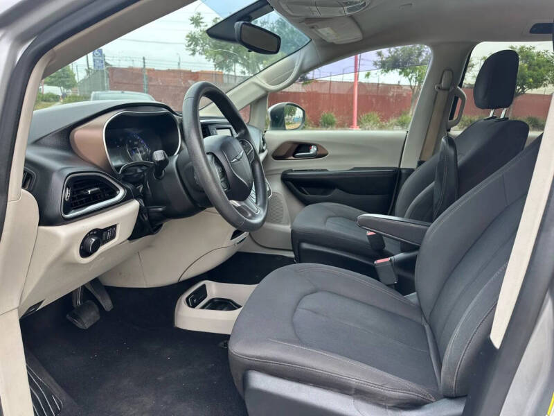 2017 Chrysler Pacifica LX