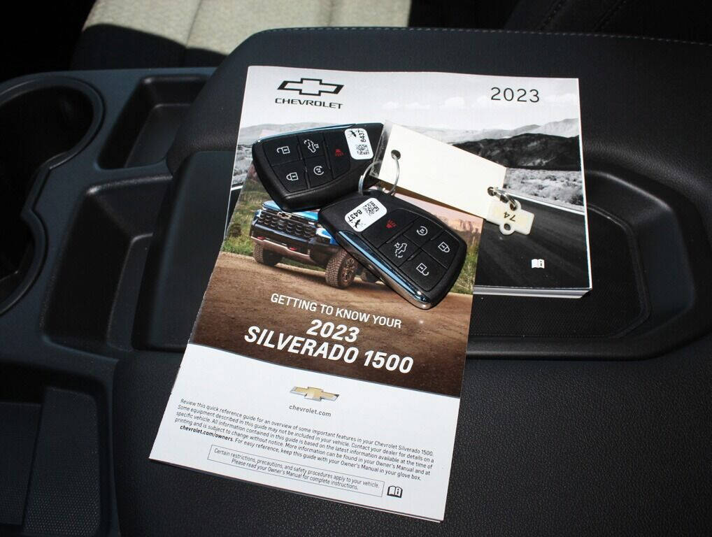 2023 Chevrolet Silverado Pickup - $48,995