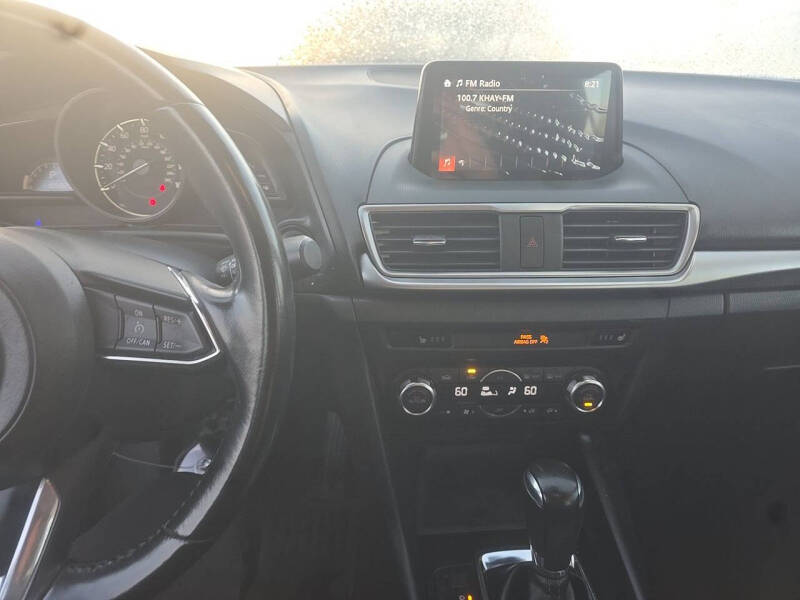 2018 Mazda MAZDA3 Touring