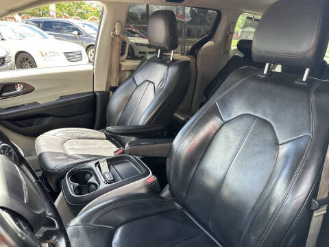 2017 Chrysler Pacifica Touring-L