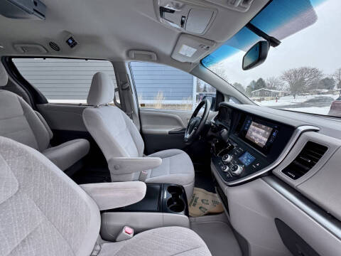 2015 Toyota Sienna LE 8-Passenger