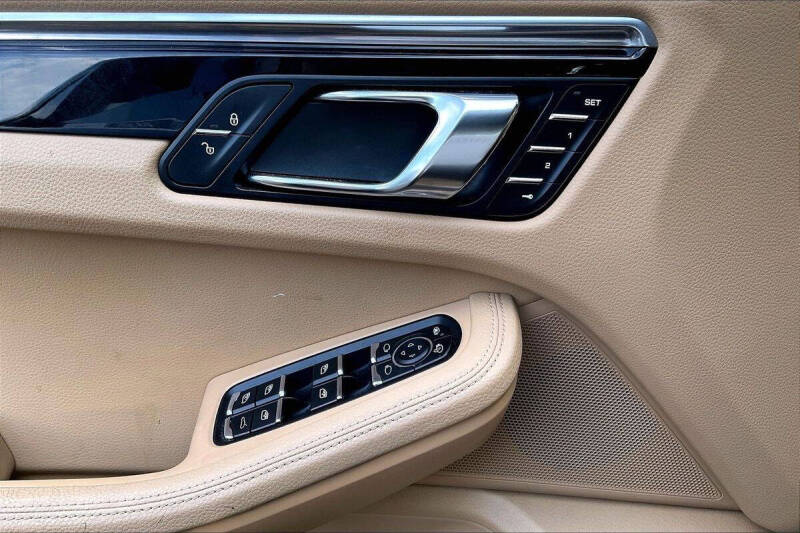 2015 Porsche Macan S
