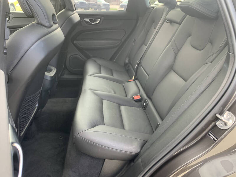 2025 Volvo XC60 B5 Plus Dark Theme