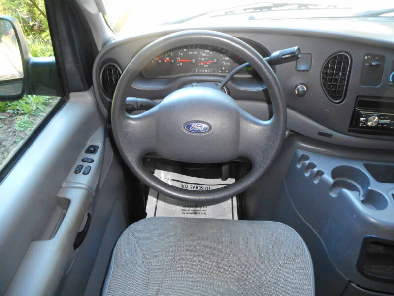 2004 Ford E-Series E-350 SD