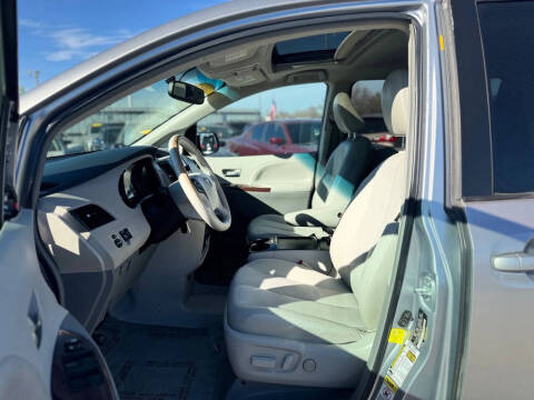 2012 Toyota Sienna