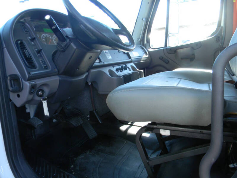 2017 Freightliner M2 106