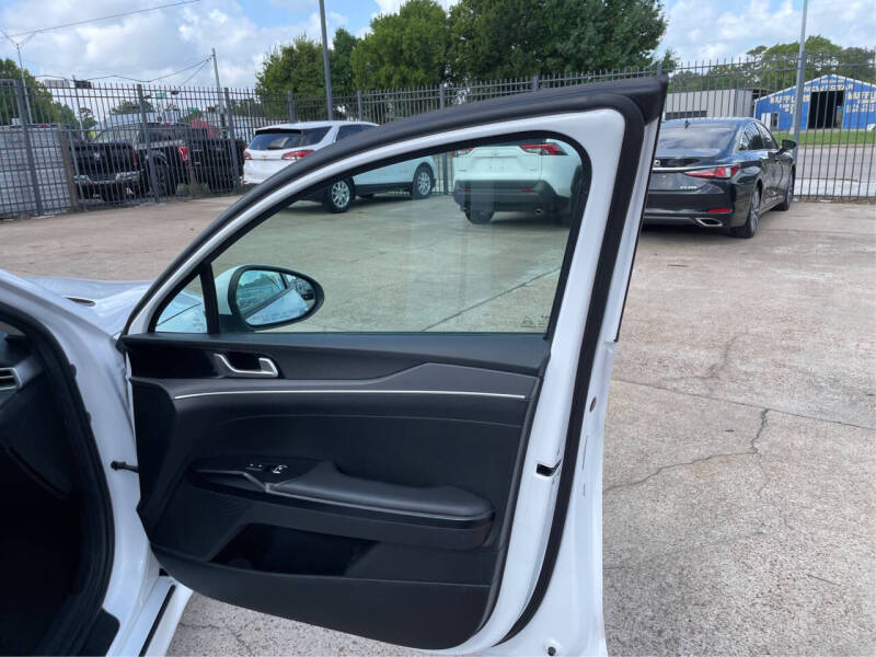 2023 Kia K5 LXS