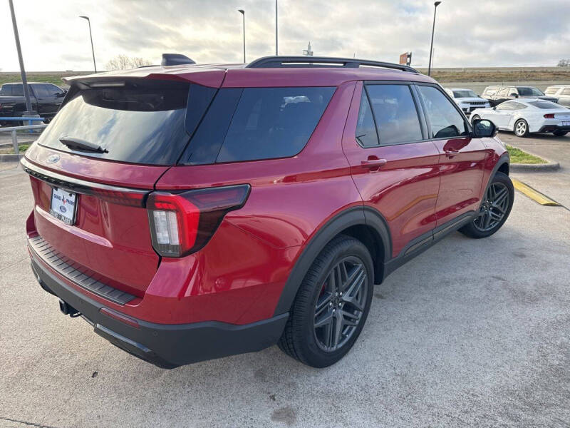2025 Ford Explorer ST-Line