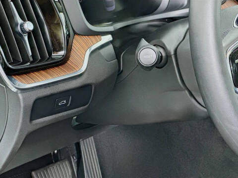 2024 Volvo S60 B5 Plus Dark Theme