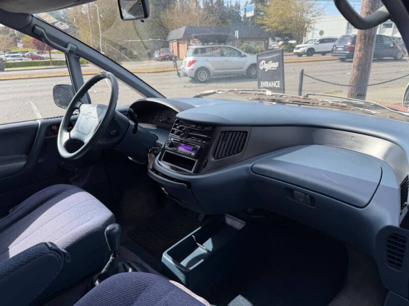 1993 Toyota Previa Deluxe