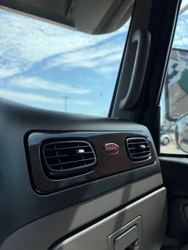 2018 Peterbilt 389