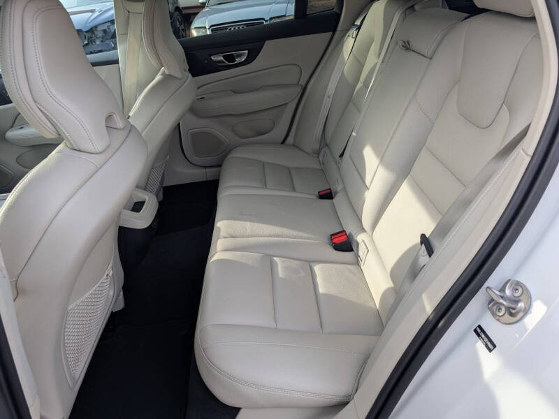 2025 Volvo V60 Cross Country B5 Plus