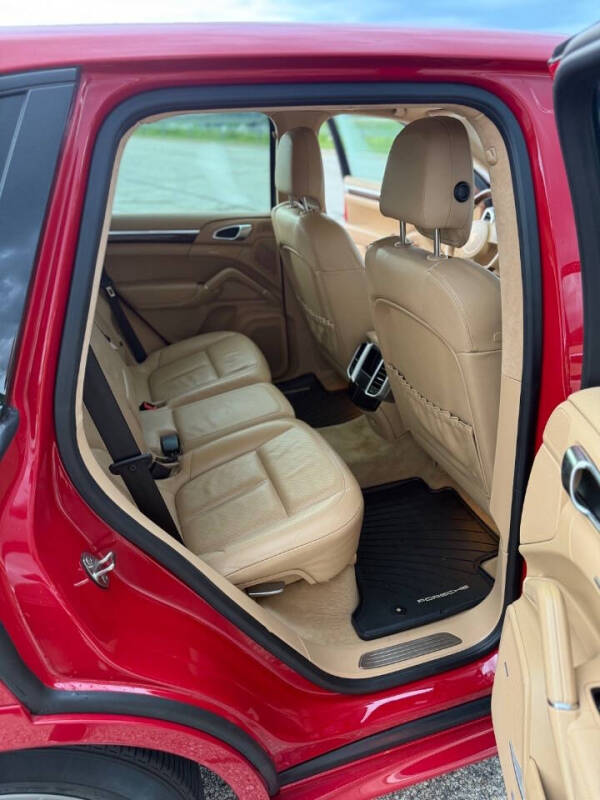 2013 Porsche Cayenne GTS