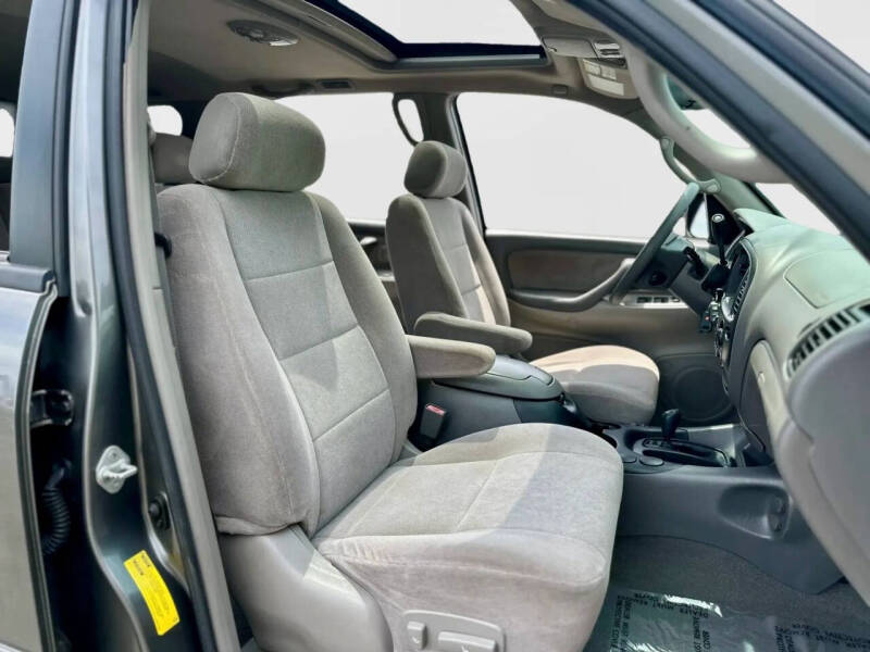 2003 Toyota Sequoia SR5