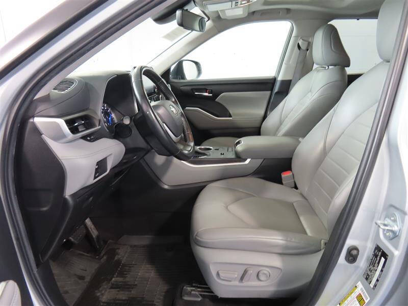 2022 Toyota Highlander Hybrid XLE