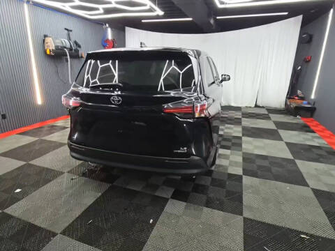 2021 Toyota Sienna LE 8-Passenger