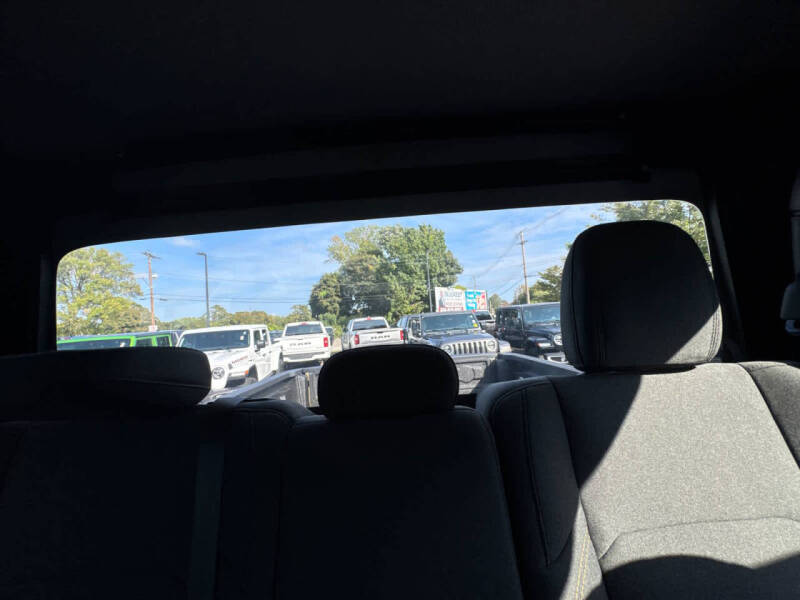 2025 Jeep Gladiator Sport