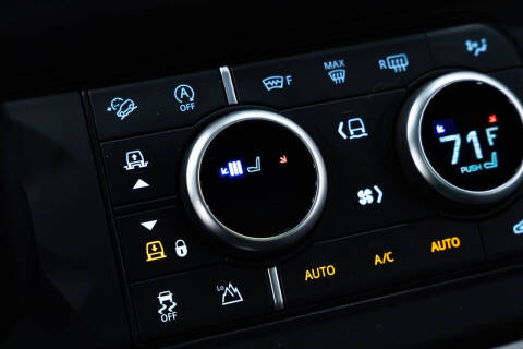 2023 Land Rover Defender 130 SE