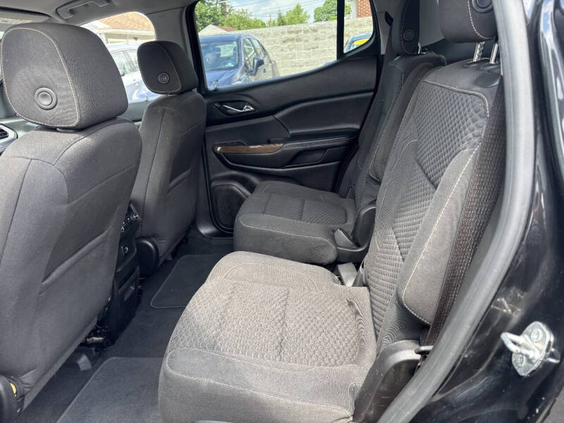2017 GMC Acadia SLE-2