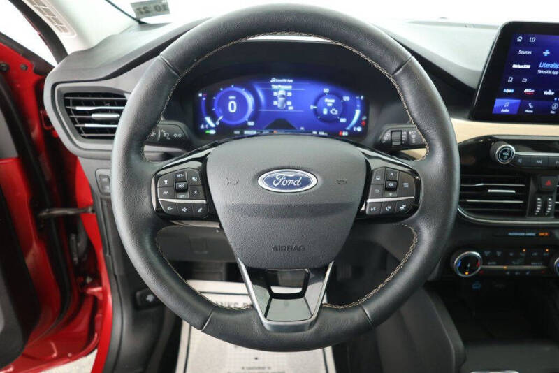 2022 Ford Escape Hybrid Titanium