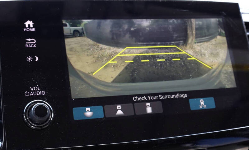 2020 Honda Pilot Touring w/Rear Captain's Chairs