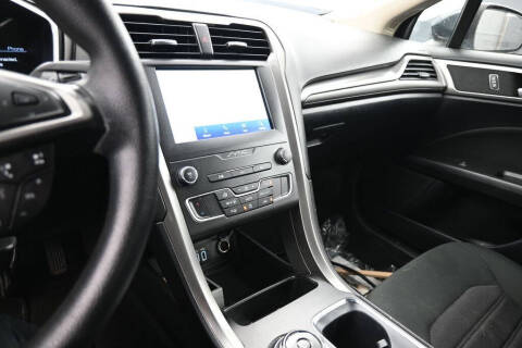 2020 Ford Fusion SE
