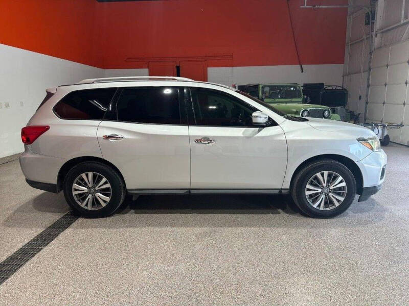 2020 Nissan Pathfinder SV