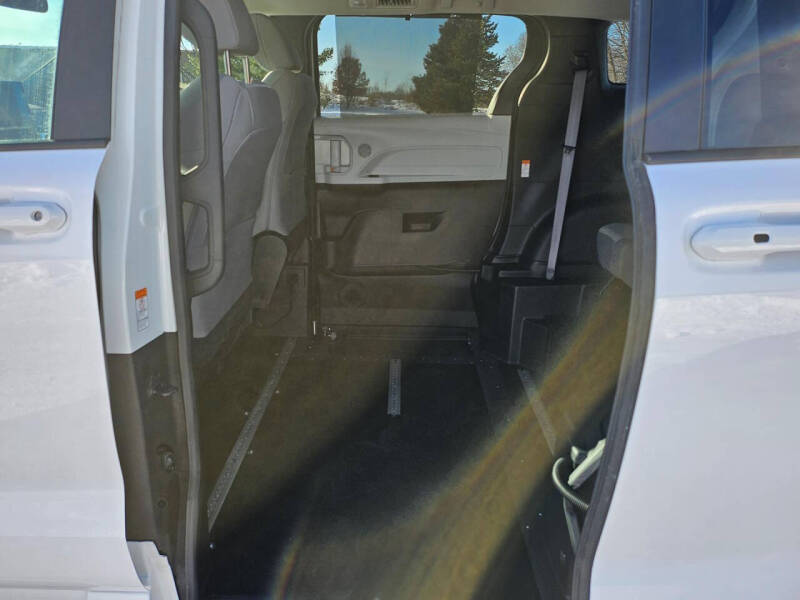 2025 Toyota Sienna LE 8-Passenger